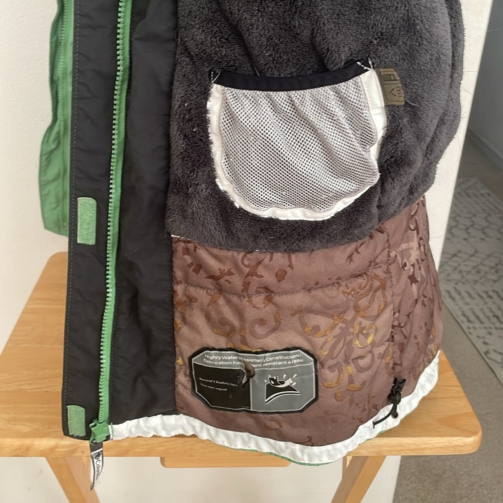 Columbia Green and White Jacket Size Medium - Picture 9 of 15
